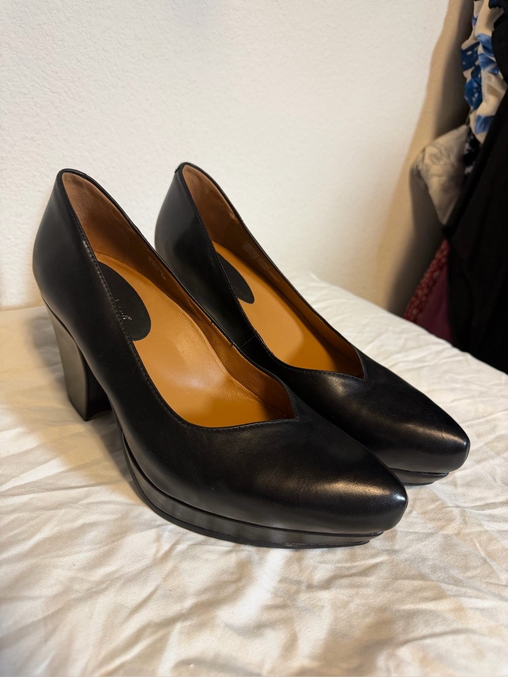 Earthies Women's Classic Black Leather Block Heel Pumps 9B